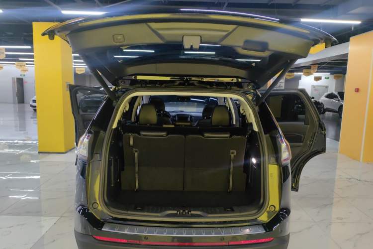 Used Ford Edge 2018 EcoBoost 245 Two-Wheel-Drive Titanium 7-Seater China VI Standard