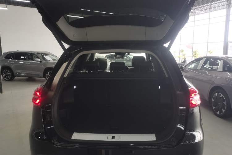 Used Hongqi HS5 2022 Facelifted Version 2.0T Smart Connect Flagship All-Wheel-Drive Edition
