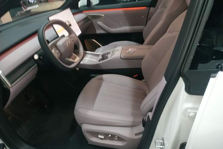 Used ONVO L60 2025 Model—85 kWh All-Wheel-Drive Version