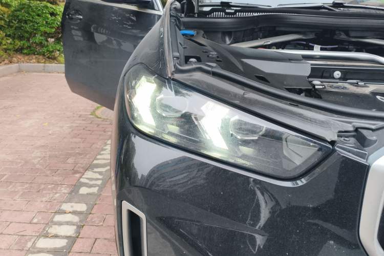 Used BMW X5 2023 xDrive 30Li Luxury M Sport Package
