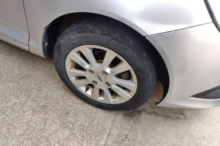 Used Chery Fengyun 2 2013 Hatchback 1.5L AMT Ruìyì Edition Right Front Wheel Hub