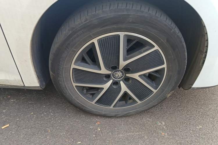 Used BYD Qin L 2024 DM-i 120KM Leading Model Right Front Wheel Hub