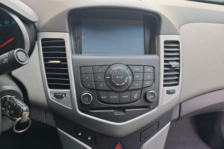 Used Chevrolet Cruze 2013 1.8L SE AT Audio And AC Panel