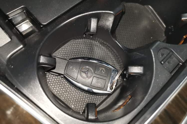 Used Mercedes-Benz GLC 2018 Facelift GLC 260 4MATIC Luxury Edition Interior 1