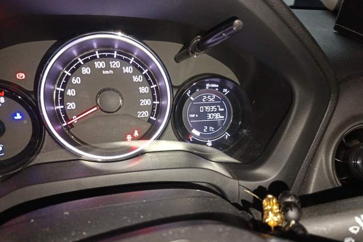 Used Honda XR-V 2021 1.5L CVT Comfort Version Odometer Close Up