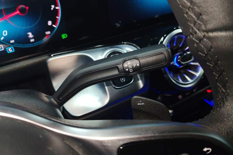 Used Mercedes-Benz GLB 2022 Updated GLB 200 Fashion Edition Gear Lever