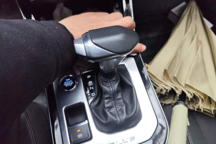 Used Dongfeng Aeolus Yixuan 2020 230T Automatic Advanced Edition Gear Lever