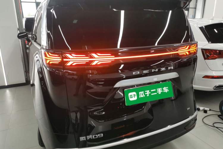 Used Denza D9 2022 DM-i 970 Four-Wheel Drive Prestige Model Rear