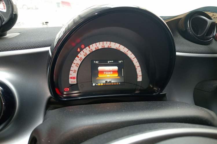 Used smart forfour 2016 0.9T 66 kW Pioneer Edition