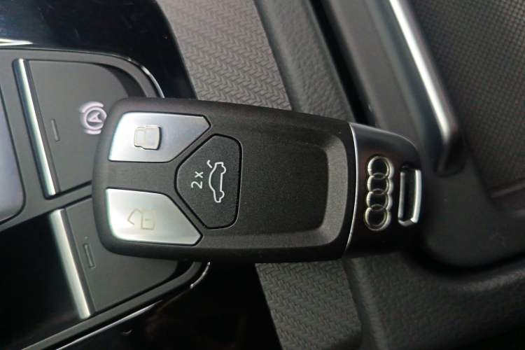 Used Audi Q5L 2023 40T Luxury Dynamic Model