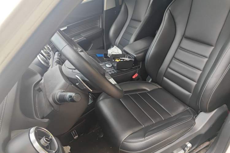 Used Wey VV5 2021 1.5T Two-Wheel Drive Color Pioneer
