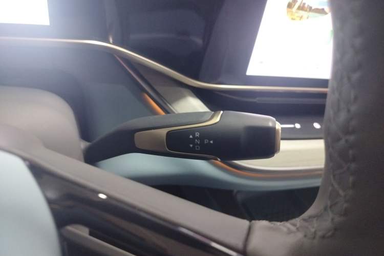 Used Hongqi Tiangong 08 2025 680 Ultra Four-Wheel-Drive Version Gear Lever