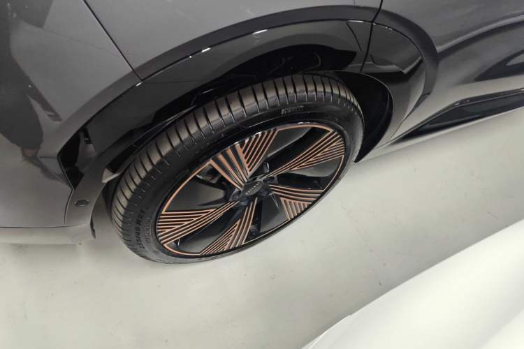 Used Lynk & Co 08 EM-P 2023 220 km Limited-Time Edition
