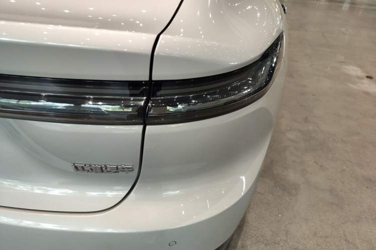 Used Nio ET7 2022 100kWh First Edition Right Rear Taillight