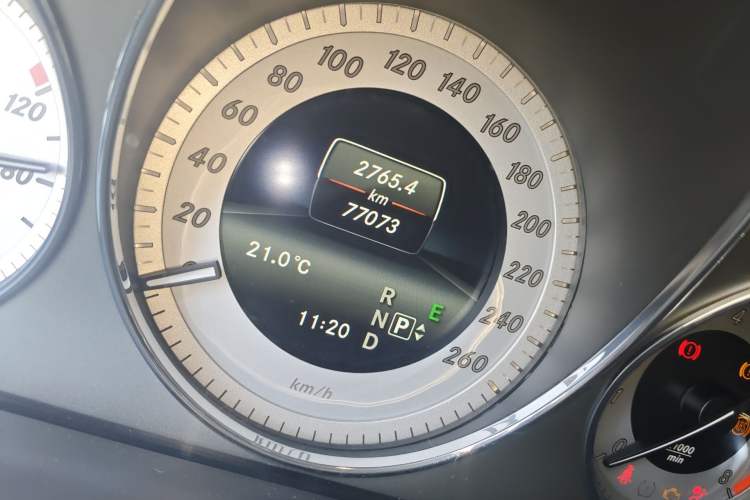 Used Mercedes-Benz GLK-Class 2013 GLK 300 4MATIC Dynamic Sunroof Model