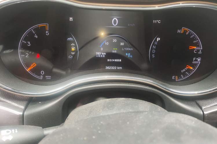 Used Jeep Grand Cherokee 2014 3.0TD Diesel Comfort Navigation Version Odometer Close Up