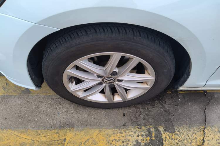 Used Volkswagen Golf 2018 230TSI Automatic Comfort Model Left Front Wheel Hub