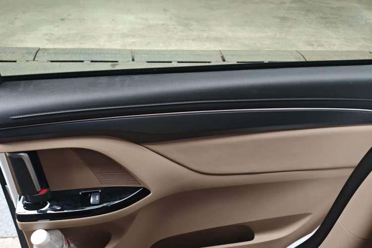 Used Buick GL8 New Energy 2025 Lu Shang Luxury Edition 7-Seater