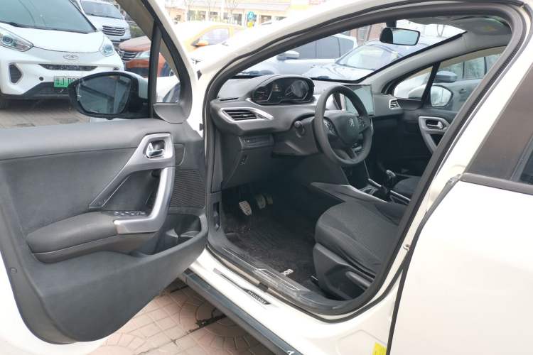 Used Peugeot 2008 2014 1.6L Manual Fashion Edition