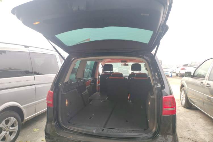 Used Volkswagen Sharan 2013 1.8TSI Standard Model
