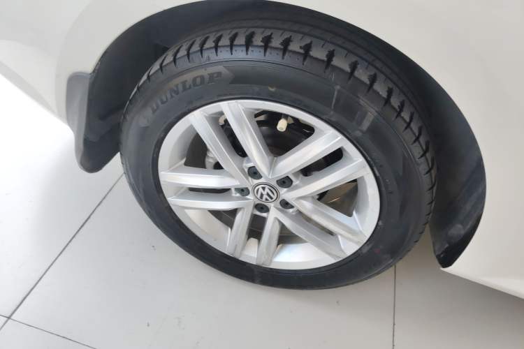 Used Volkswagen Gran Lavida 2015 1.6L Automatic Comfort Edition Right Rear Wheel Hub