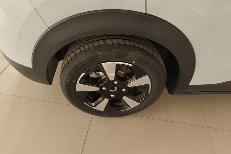 Used Wuling Bingo PLUS 2024 330 km Range Five-Seater Version
