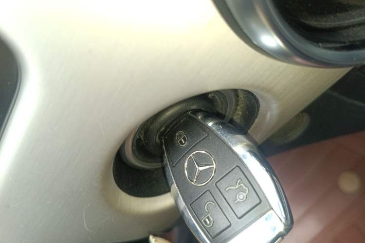 Used Mercedes-Benz GLK-Class 2013 GLK 300 4MATIC Dynamic Sunroof Model
