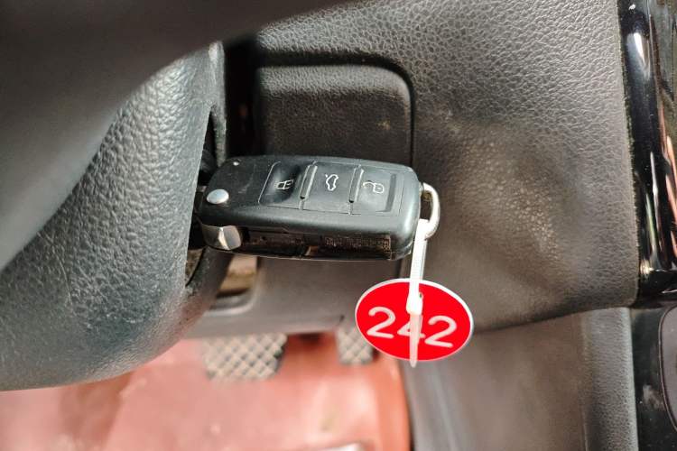 Used Volkswagen Polo 2011 1.6L Automatic ZhiKu Edition Vehicle Key