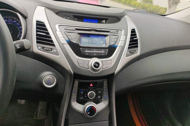 Used Hyundai Elantra (5th Generation / Langdong) 2015 1.6L Manual Leading Model Audio And AC Panel