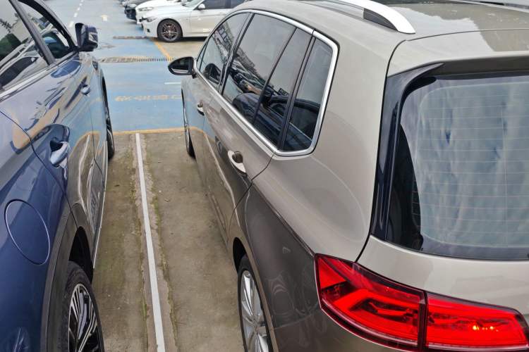 Used Volkswagen Golf Sportsvan 2016 230TSI Automatic Luxury Version