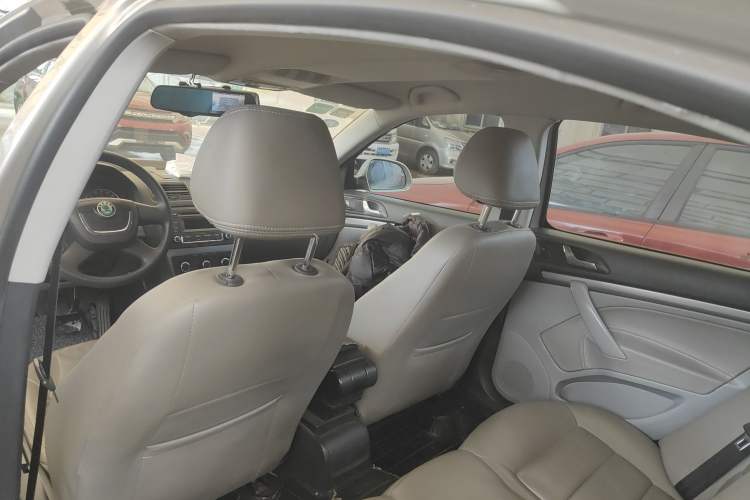 Used Skoda Octavia 2013 1.6L Automatic Elegance Edition Headliner