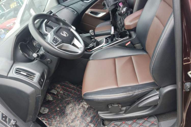 Used JMC Yusheng S350 2017 2.0T Manual Two-Wheel Drive Diesel Luxury 7-Seater
