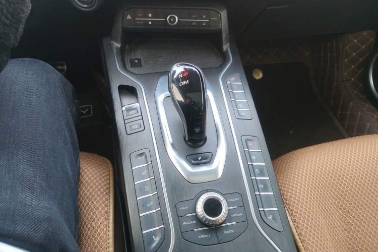 Used Wey VV6 2018 2.0T Four-Wheel Drive Flagship Version China V Standard
