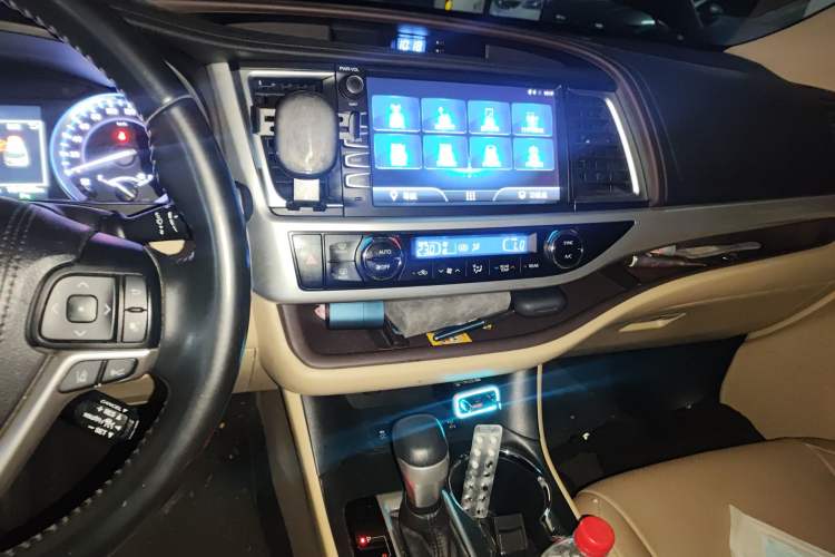 Used Toyota Highlander 2018 2.0T Four-Wheel Drive Luxury Version 7 Seats China VI Standard
