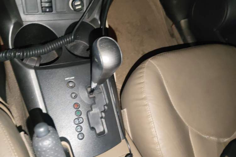 Used Toyota RAV4 2012 Luxurious 2.4L Automatic 4x4 with Stylish Features
