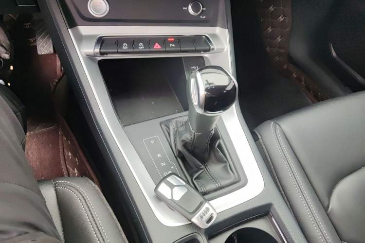 Used Audi Q3 2021 35 TFSI Advanced Style Edition Gear Lever