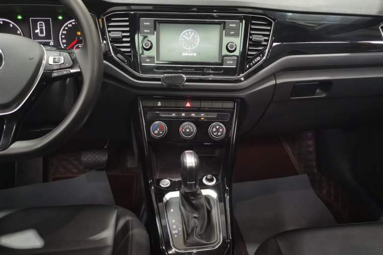 Used Volkswagen T-ROC 2018 280TSI DSG Two-Wheel-Drive Comfort Version China V Standard Audio And AC Panel