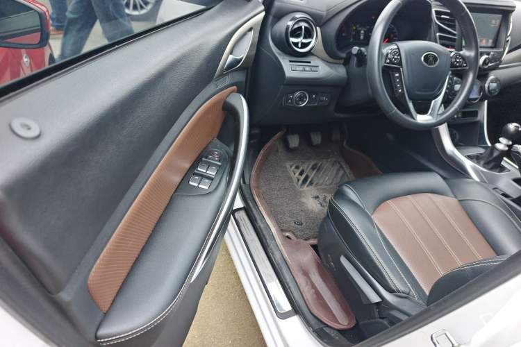 Used BYD Song 2016 GaiShi Edition 1.5TI Manual Elite Model Driver Seat