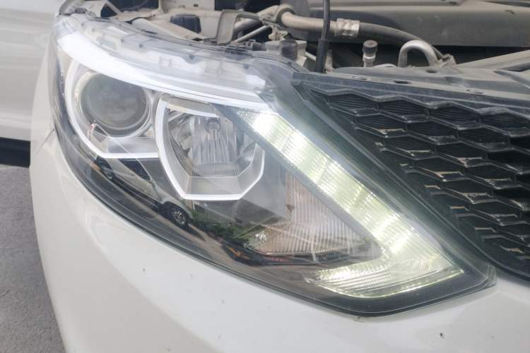 Used Nissan Qashqai 2016 2.0L CVT Elite Edition Right Front Headlight