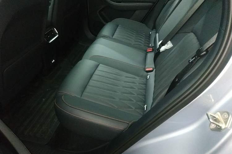 Used NETA L 2024 Extended-Range 310 Flash-Charge Red Edition