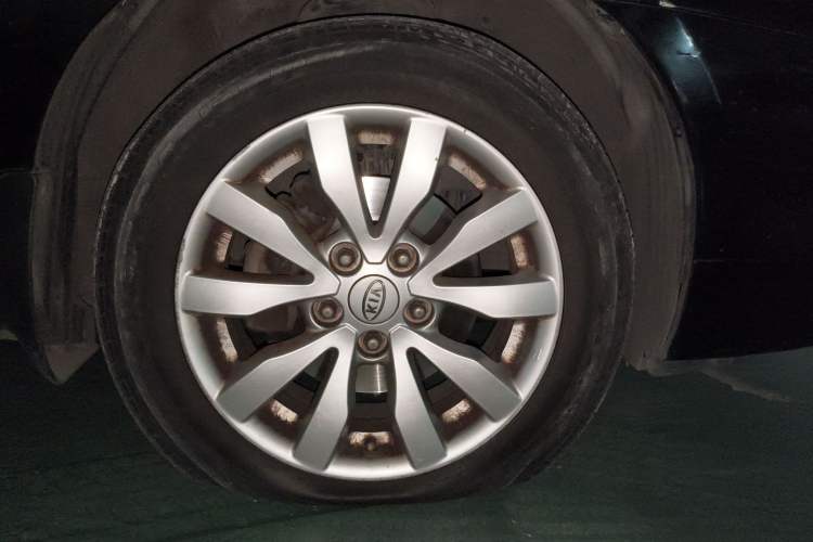 Used Kia Carens 2011 2.0L 7-Seater Automatic Standard Edition
