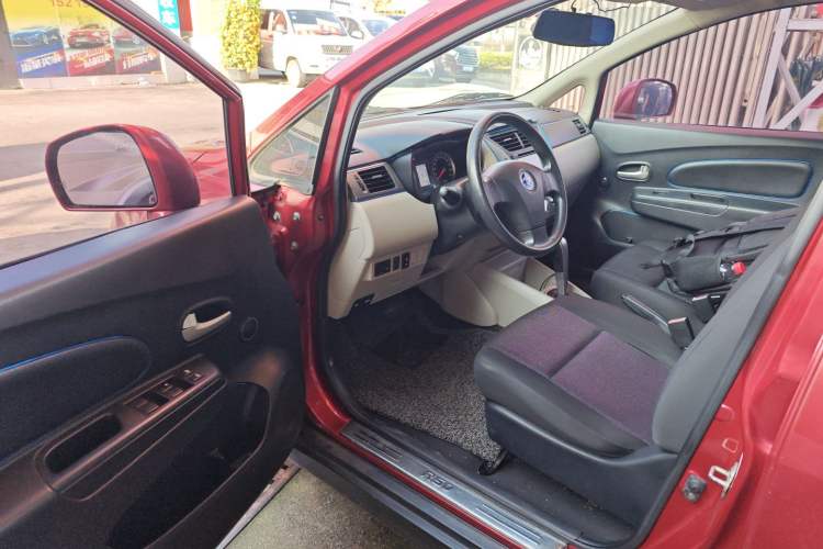 Used Venucia R50 2016 1.6L Automatic Elite Edition
