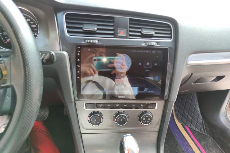 Used Volkswagen Golf 2015 1.4TSI Automatic Luxury Model Audio And AC Panel