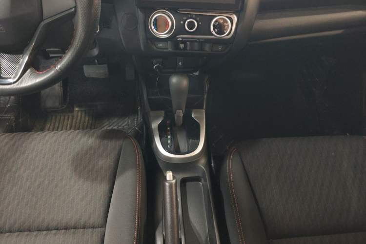 Used Honda Fit 2018 1.5L CVT Trendy Sports Edition Gear Lever