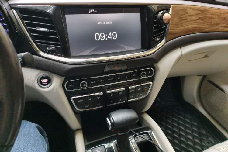 Used GAC Trumpchi GS8 2017 320T Two-Wheel Drive Luxury Smart Connectivity Version (7 Seats)
