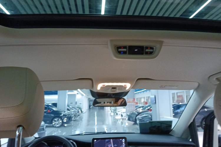 Used Mercedes-Benz V-Class 2022 V 260 Avantgarde Edition