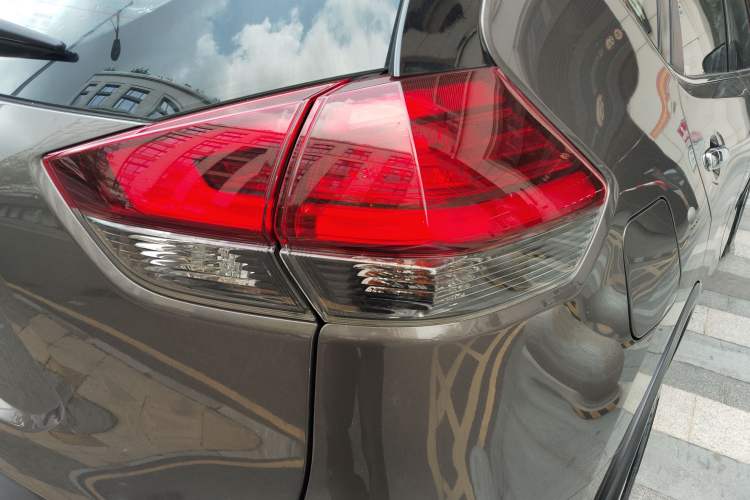 Used Nissan X-Trail 2019 2.0L CVT Smart Connect Comfort Edition 2WD Exterior 3