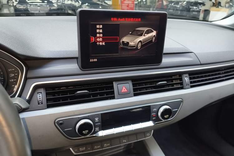 Used Audi A4L 2019 40 TFSI Ambition China VI Audio And AC Panel