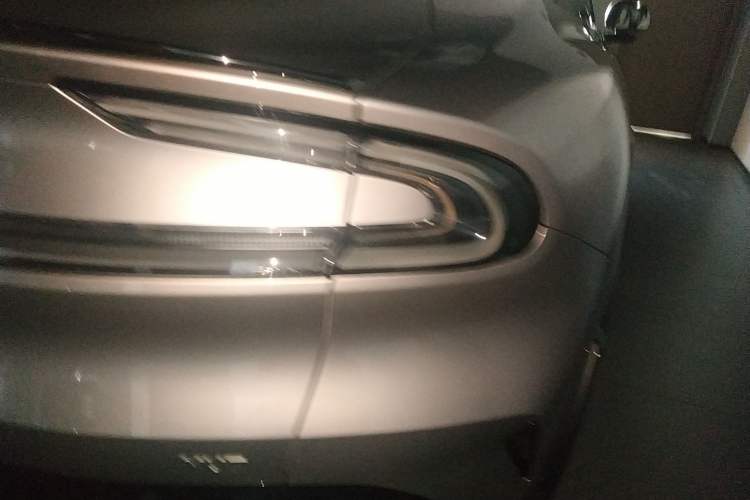 Used Xiaomi Auto YU7 2025 Ultra-Long Range Rear-Wheel Drive Version Right Rear Taillight