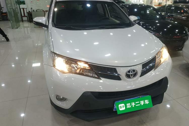 Used Toyota RAV4 2015 2.0L CVT Two-Wheel Drive Urban Edition
